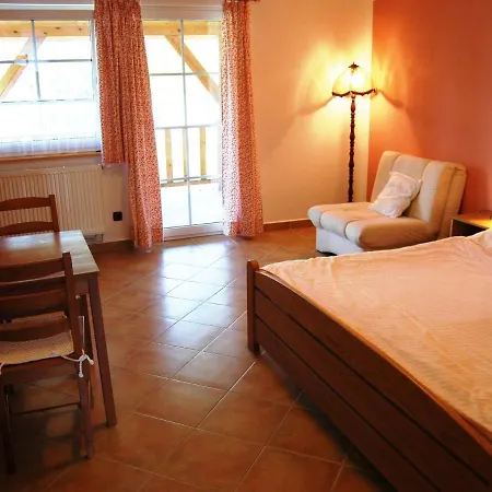 Semesterbostad Comfortable Near Lake In Czech Republic *